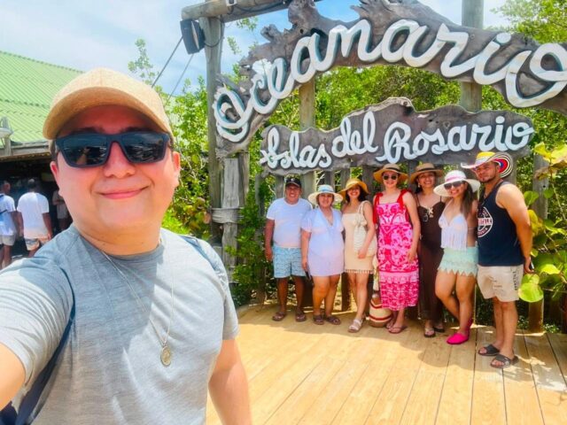 Grupo en el Oceanario de las Islas del Rosario, Colombia