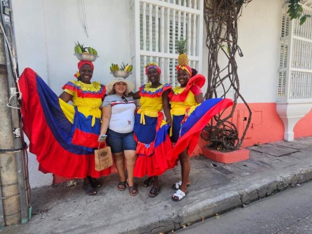 Palenqueras con trajes tradicionales de Colombia